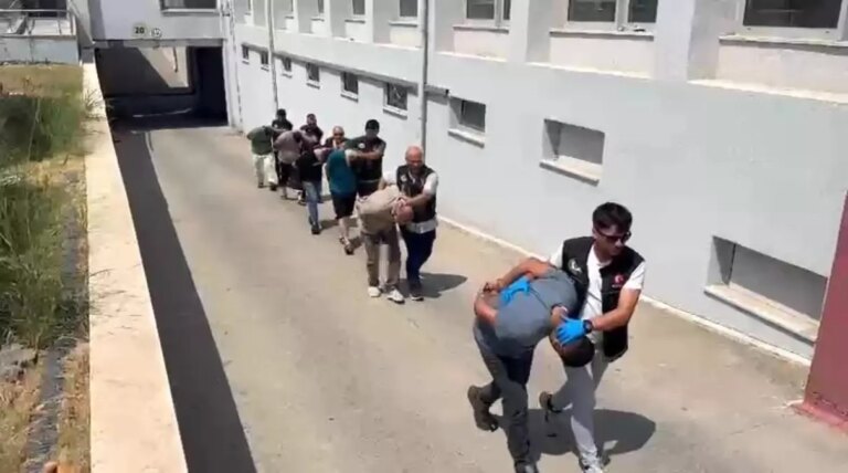 adanada uyusturucu operasyonu 5 tutuklama wiQnh7Jt