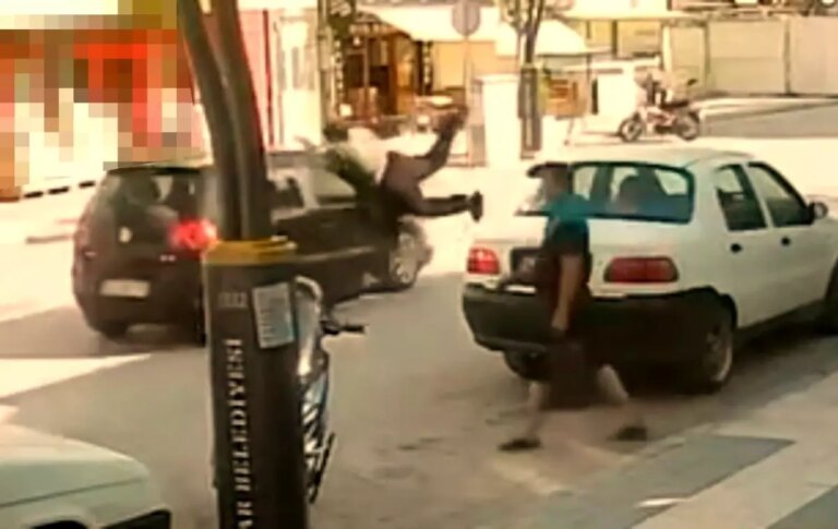 burdurda otomobilin carptigi genc havaya savruldu 2jakSxhC