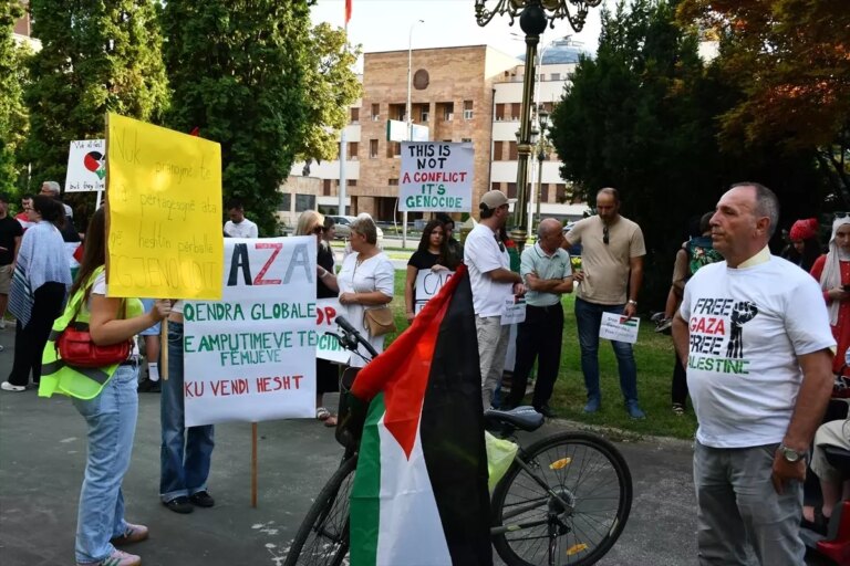 uskupte filistine destek gosterisi lhskzalO