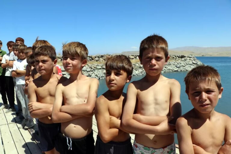 van golunde sararan saclarla galatasaray maci heyecani 9NEiMlM9