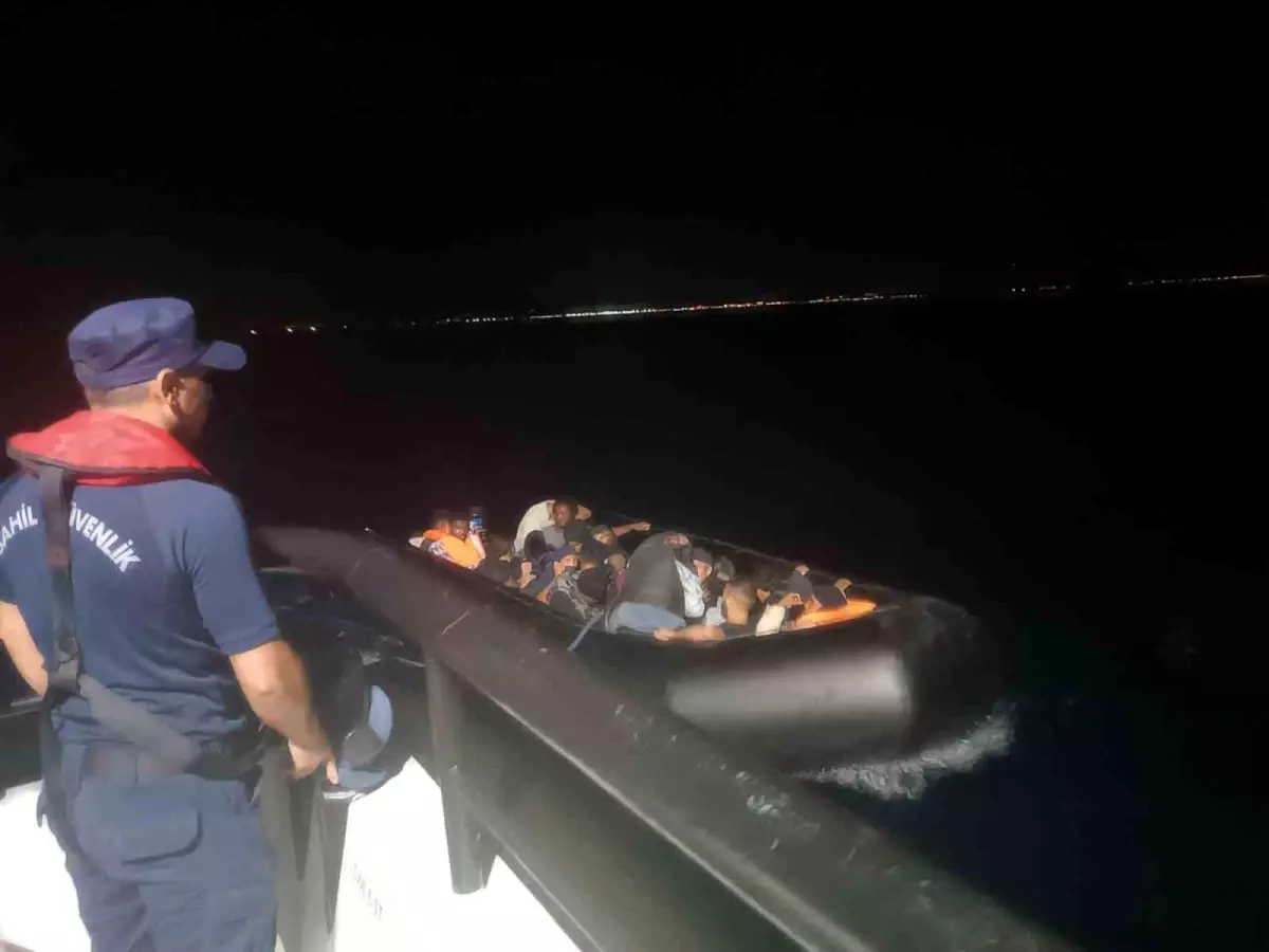 ayvalikta 15 duzensiz gocmen yakalandi RMAZbE5K