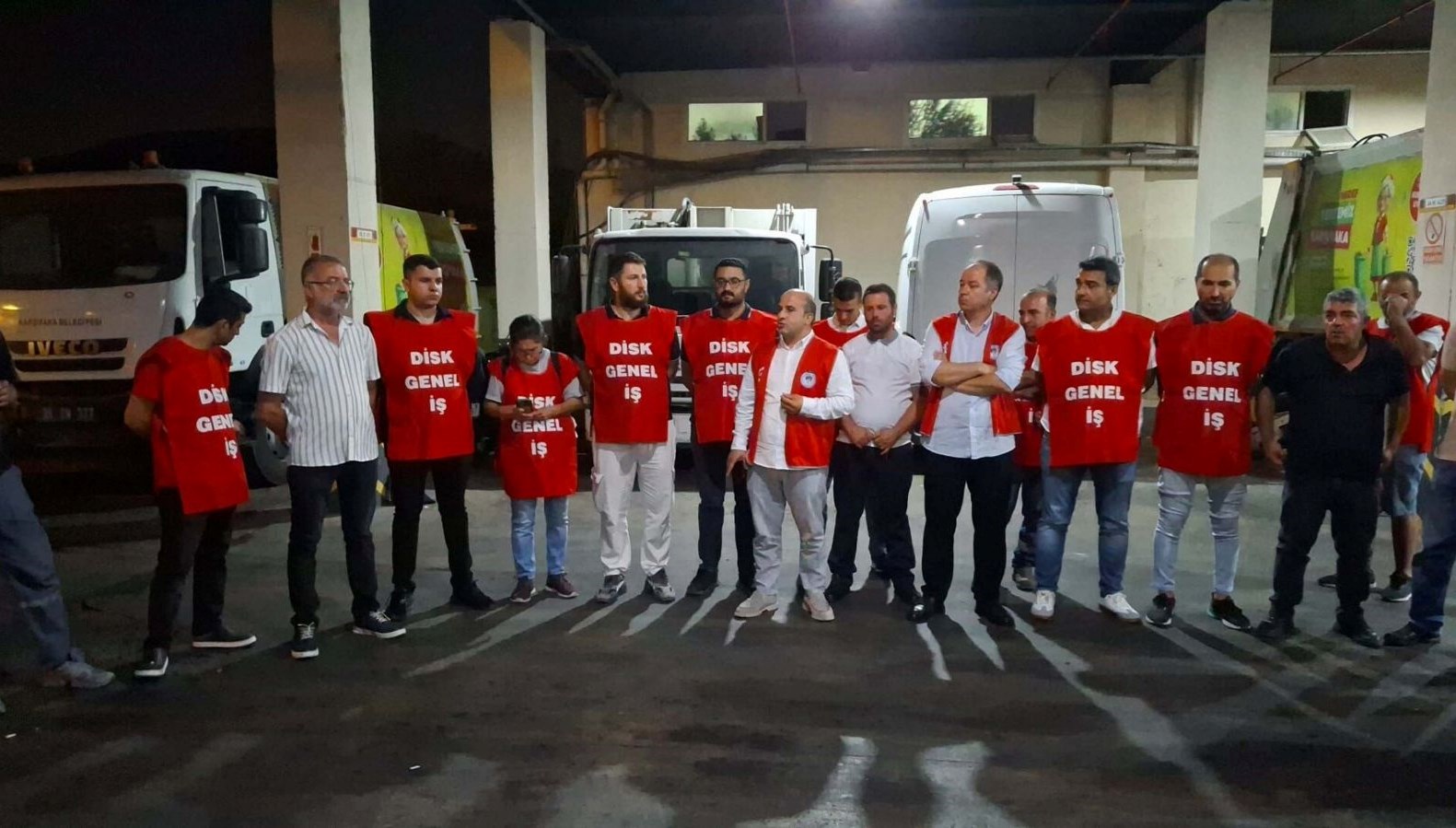 karsiyaka belediyesi iscileri is birakti N4DYU9W5