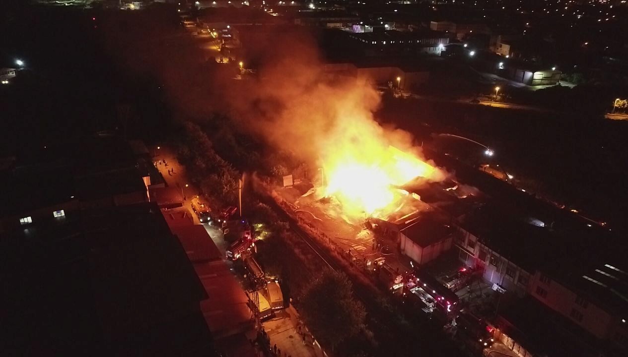 samsunda kereste fabrikasinda yangin mUeanZyr