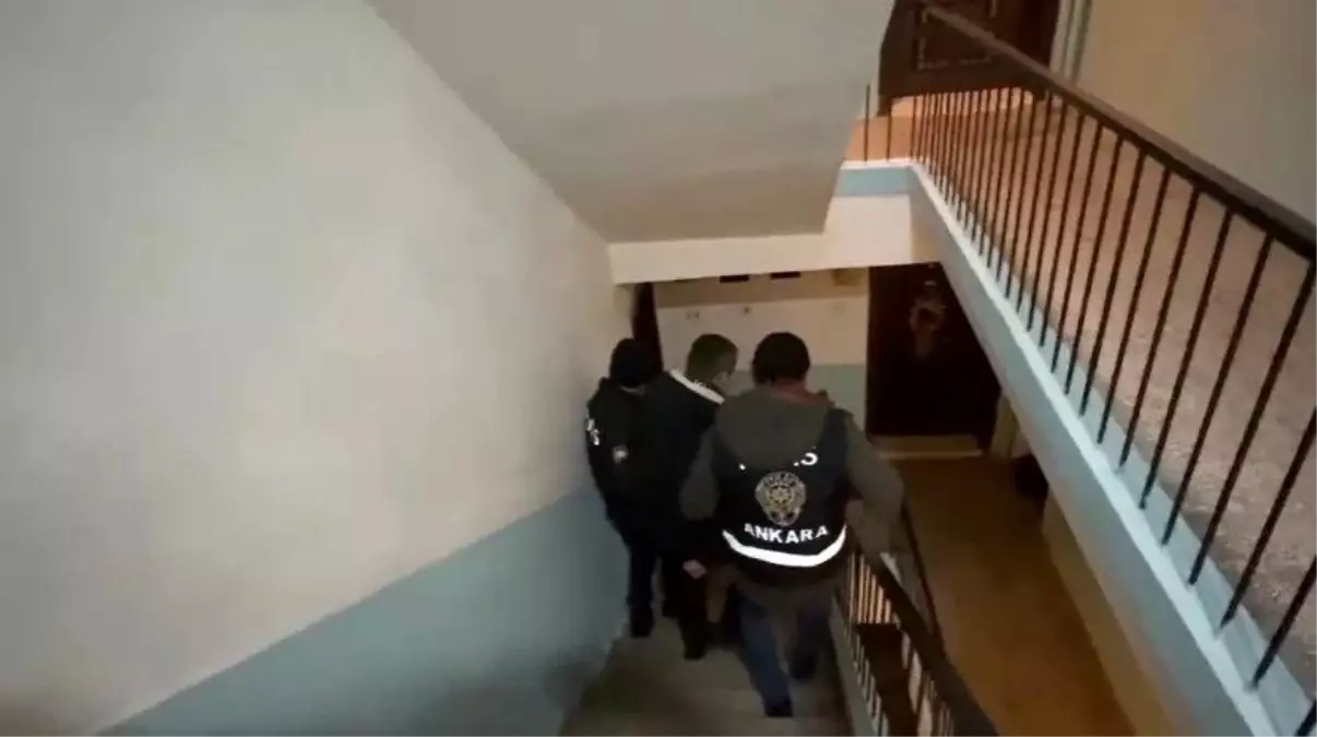 24 suc dosyasi olan firari sahis 7 yil saklandigi ofiste yakalandi Rr5cmCV3.jpg