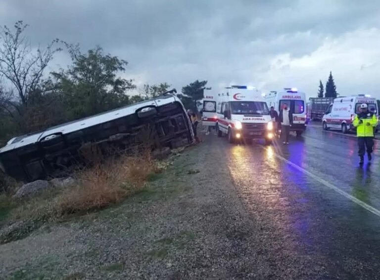 buldanda otobus devriildi 1 olu 32 yarali POFmdE5C.jpg