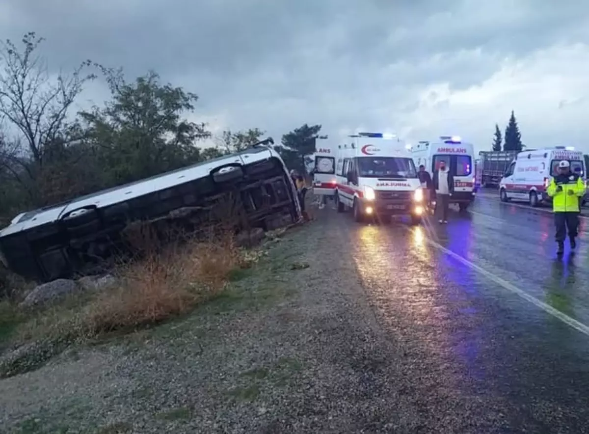 buldanda otobus devriildi 1 olu 32 yarali POFmdE5C.jpg