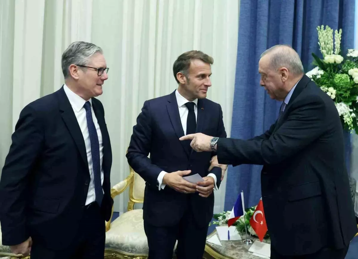 cumhurbaskani erdogan fransa cumhurbaskani macron ile gorustu DMwKcdOW.jpg