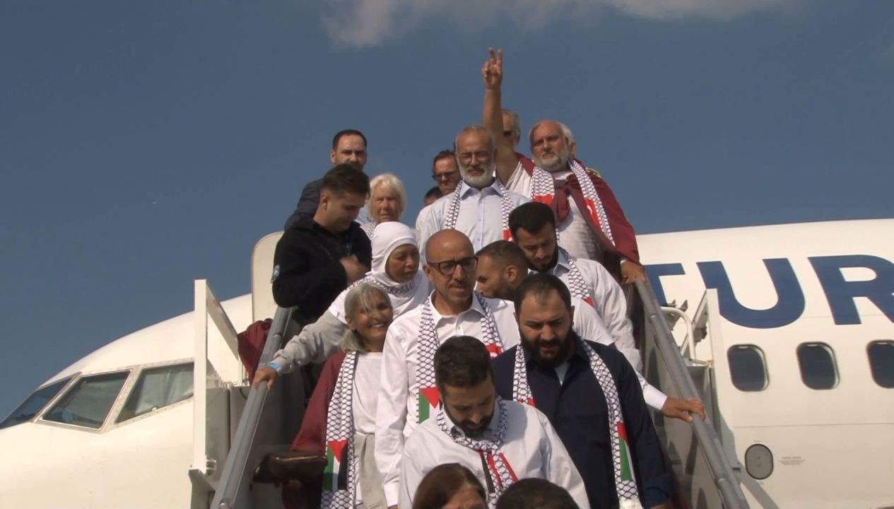 israilin alikoydugu 18i turk 94 aktivist turkiyeyegetirildi TZVUn7S4