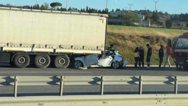 kuzey marmara otoyolunda otomobil tirin altina girdi bir can kaybi var OPHAe1vq.jpg