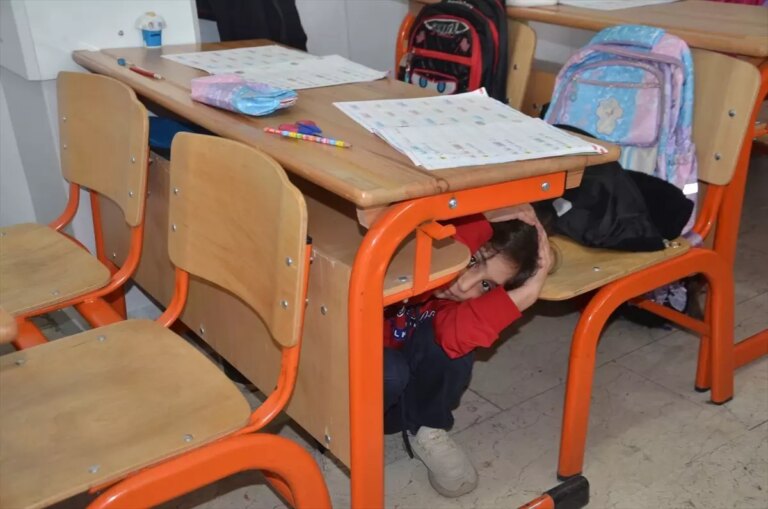 mebden afet bilinci icin tahliye tatbikati 9jJcWbeu.jpg