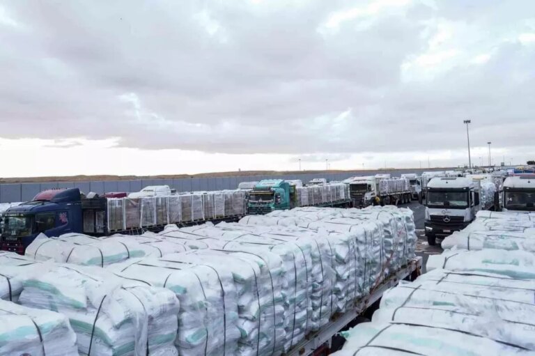 misirdan gazzeye 400 kamyon insani yardim girisi qFy4qeTr.jpg