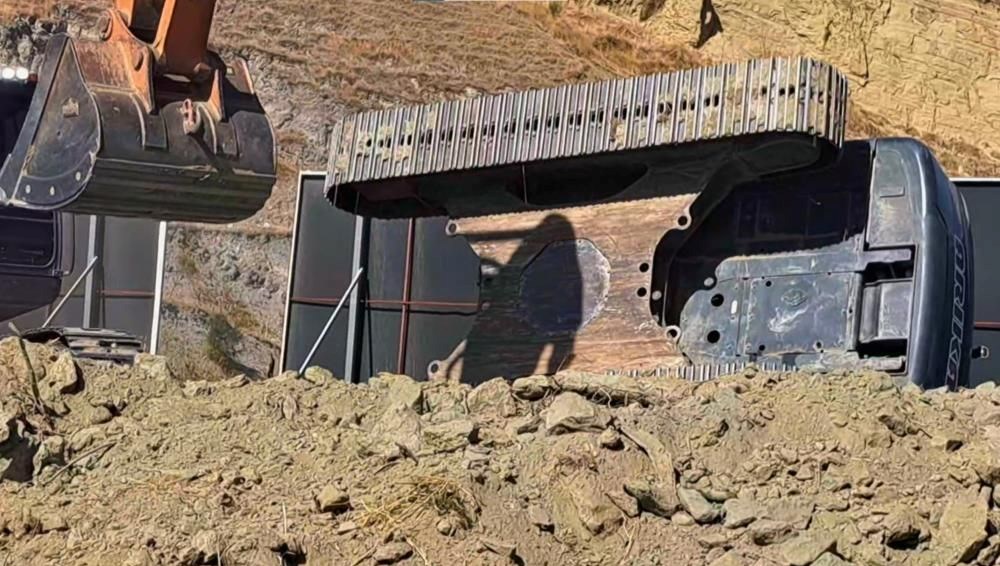 sokede is makinesi devrildi bir yarali vJUbVPgU.jpg