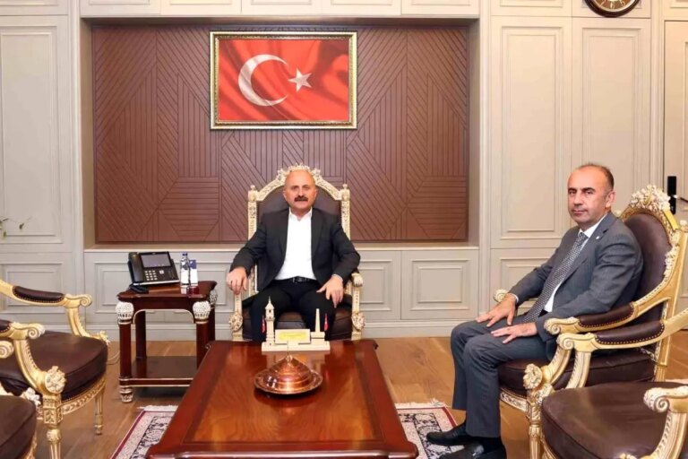 vali varol rektor kelesi ziyaret etti 8MZnmUf4.jpg