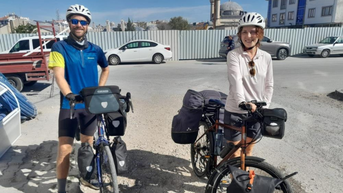 bisikletle dunya turuna cikan alman cift konyada Y3HgCtDs.jpg