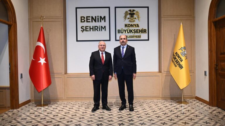 milli savunma bakani guler konya buyuksehir belediye baskani altayi ziyaret etti 84k1AySp.jpg