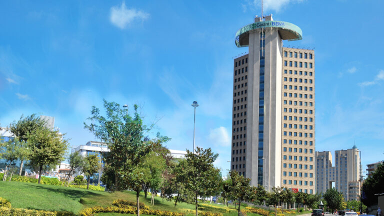 garanti-bbvaya-turkiyenin-en-iyi-islem-bankasi-odulu-b8RicM5p.jpg