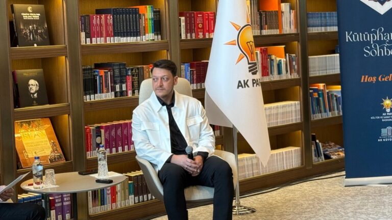 mesut-ozil-telefonumda-en-unlu-isim-cumhurbaskani-dlBaLnHU.jpg