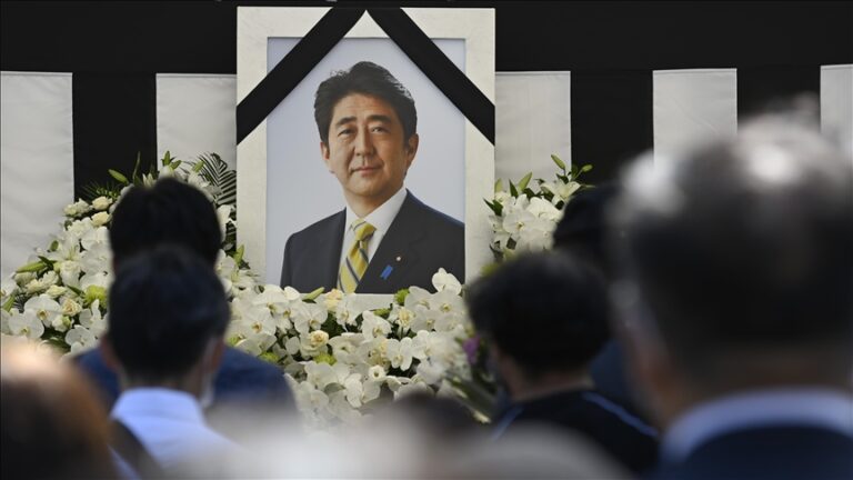 eski-japonya-basbakani-abenin-katiline-muebbet-hapis-cezasi-verildi-7rQ4bgil.jpg