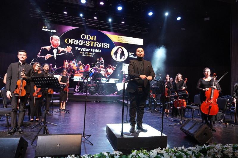 Konseri Yönetirken Engin Şen