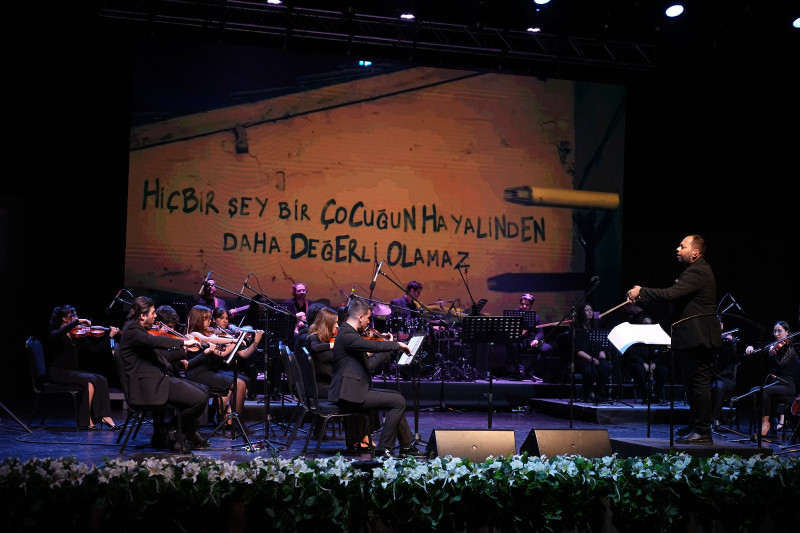Nilay Öncüloğlu Performansta