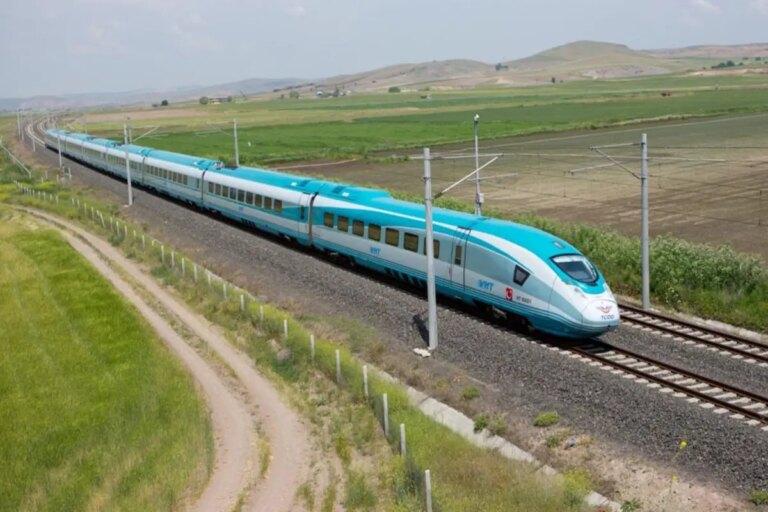 turkiyenin-kuzeyine-ilk-hizli-tren-geliyor-ankara-samsun-arasi-25-saate-dusuyor-tQp9Jv1B.jpg