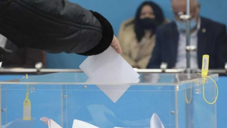 kazakistanda-yeni-anayasa-icin-referandum-karari-M3D11CSz.jpg