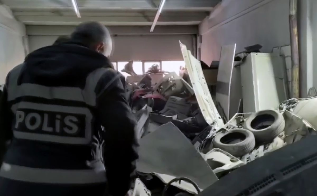 Deprem Sonrası Araç Hırsızlığı Çetesi Çökertildi