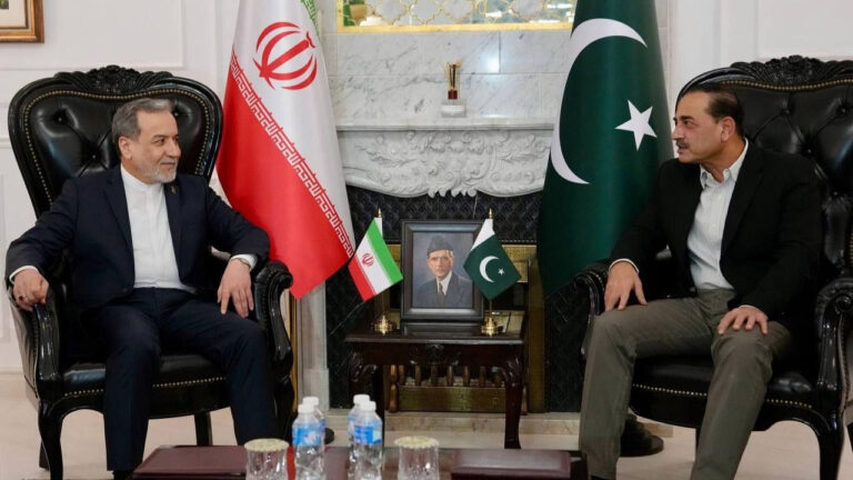 iran-disisleri-bakani-arakci-pakistan-genelkurmay-baskani-munir-ile-gorustu-uyewkqte
