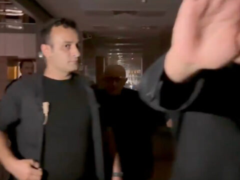 Durusma sonrasi aziz ihsan aktasa etten duvar isiklar kapandi goruntu vermeden ayrildi zSNJtKAZ